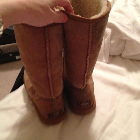Classic tan tall uggs