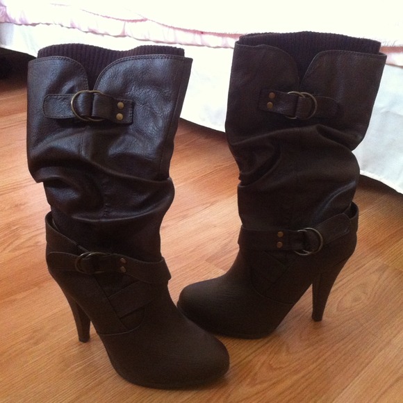 Size 6.5 chocolate brown boots