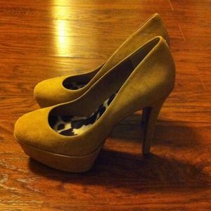Jessica Simpson size 8 platform heels!