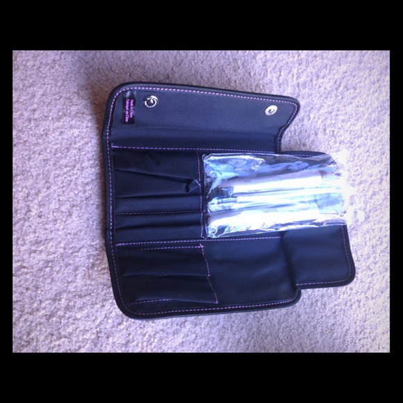 SOLD--BUNDLE --Makeup brushes -new