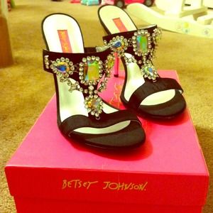 MAKE ME A OFFER!!!!!Betsy Johnson GORGEOUS !!!