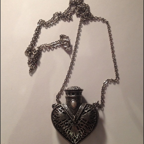 ❌SOLD❌ Vintage Heart Necklace
