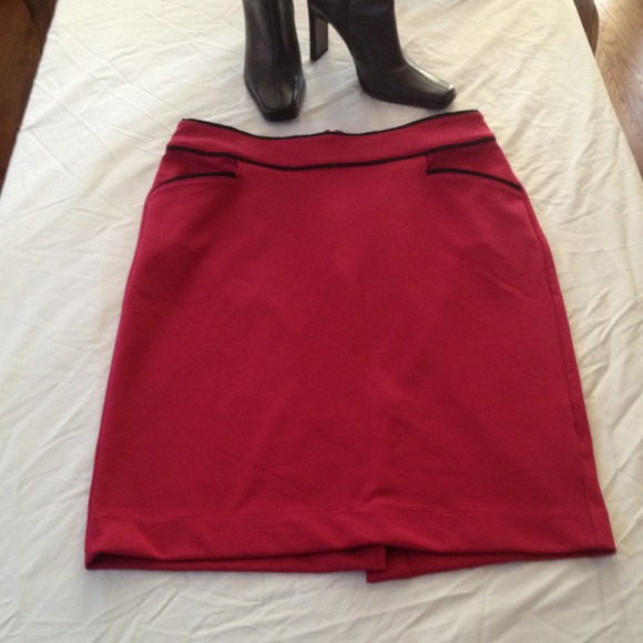 NWT magenta colored banana republic skirt