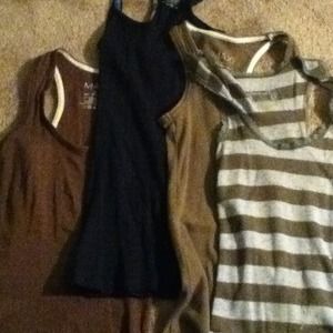Size small & xs. Tanks bundle