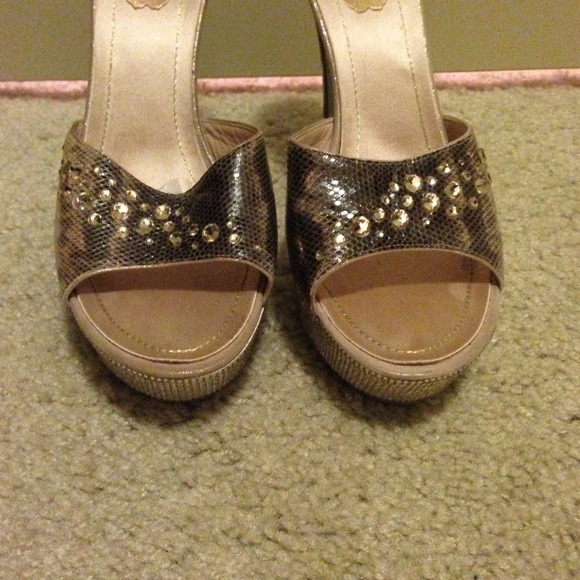Beautiful Rene Caovilla Rhinestone Studded Pumps - Picture 2 of 3