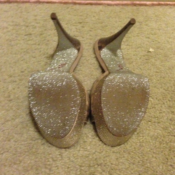 Beautiful Rene Caovilla Rhinestone Studded Pumps - Picture 3 of 3