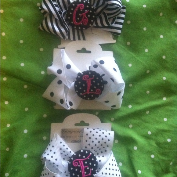 Small Monogrammed bows