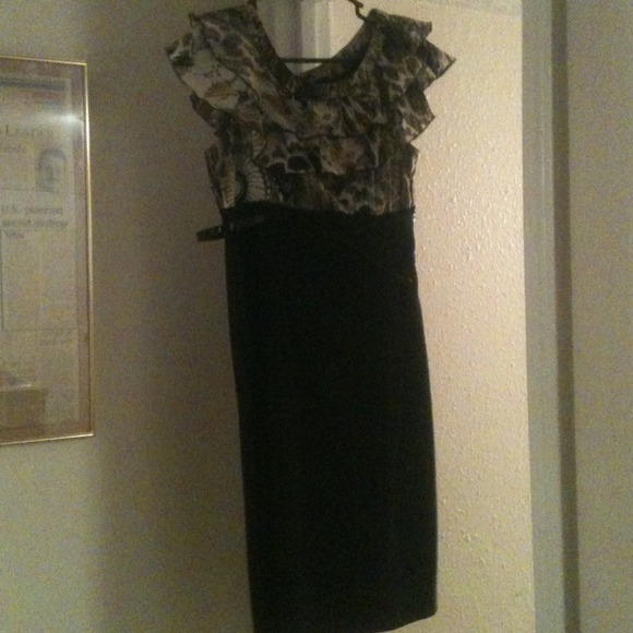 Dress - Picture 4 of 4