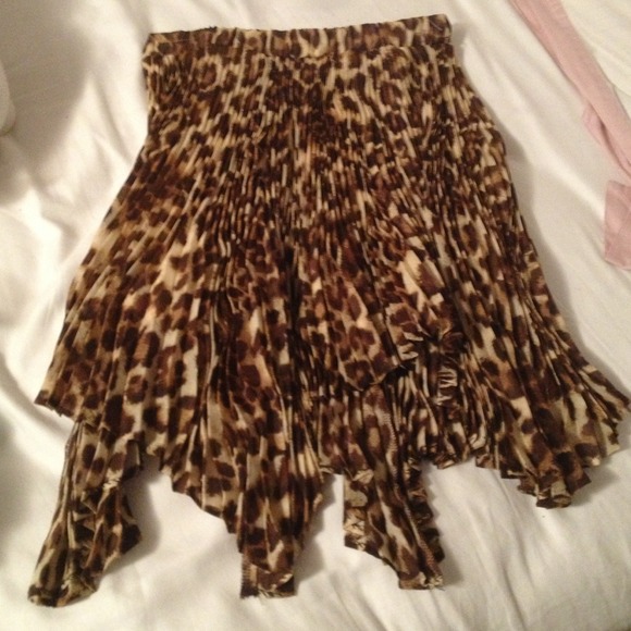 Leopard uneven hem skirt