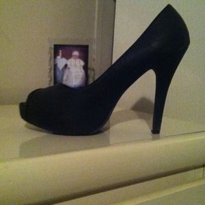 Black Charlotte Russe pumps