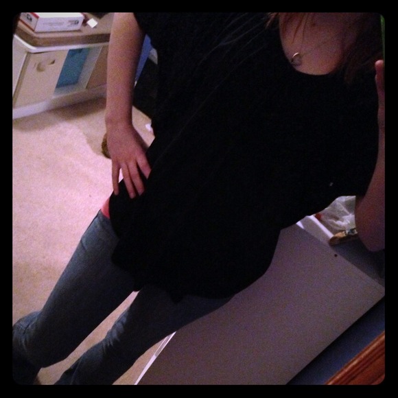 Black flowy top w/ back detail