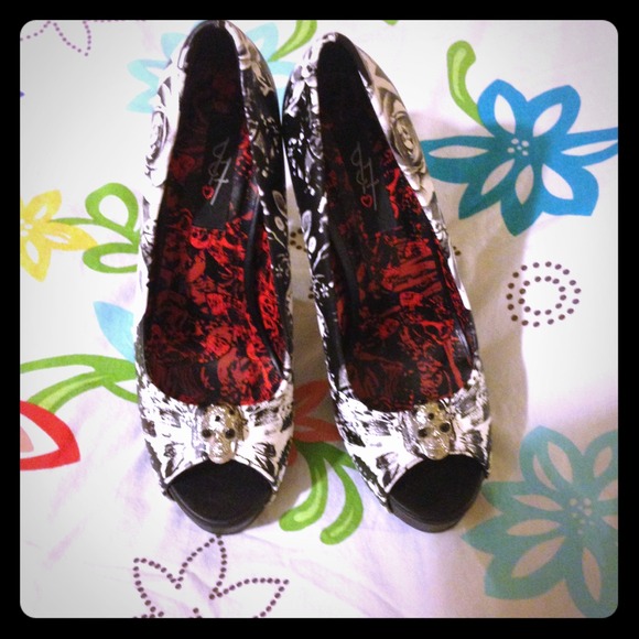 Bakers shoes never used.Size 6