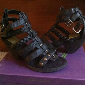 🌀PRICE DROPPED🌀Black Gladiator sandals 💘💖☺