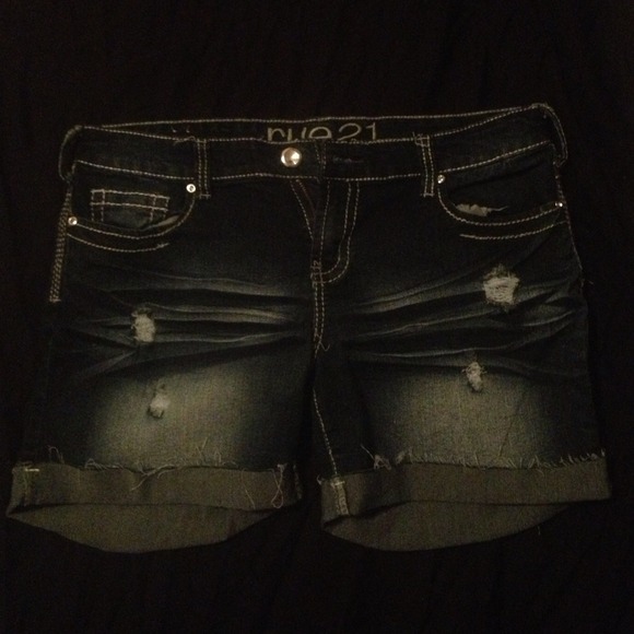 🚫SOLD IN BUNDLE🚫 Rue 21 dark denim shorts
