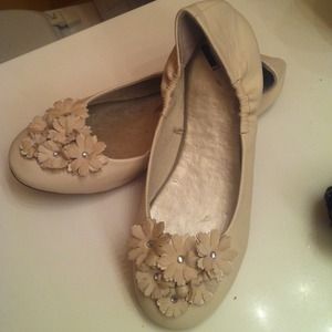 **Reduced** Report white floral flats - shoes