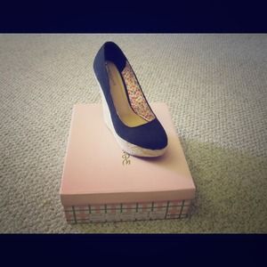 Diva Lounge Black Wedges