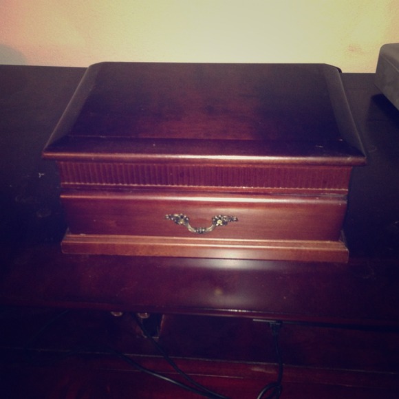 Jewelry box