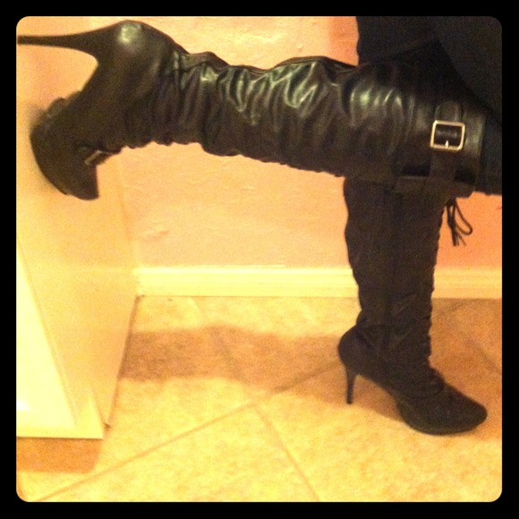 Shoes - Picture 1 of 2