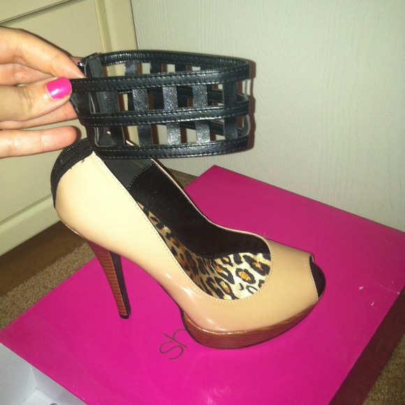 Shoedazzle Sexy pumps