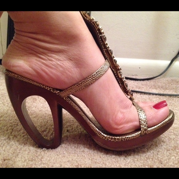 Very cute wedges sandals