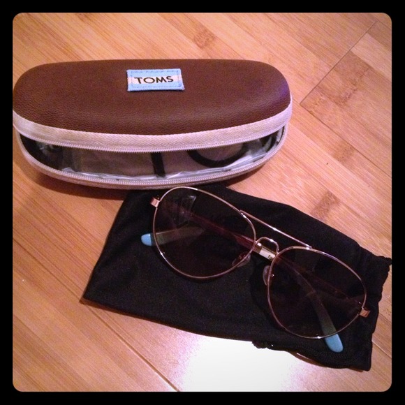 TOMS unisex aviator sunglasses with brown tint!