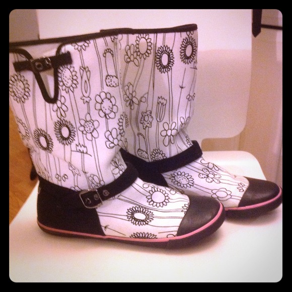 ** SOLD **Sugar Canvas Boots- Size 7