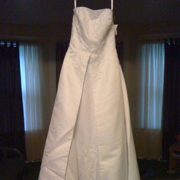 BrandnewDavid'sBridalWeddingdresssize 6 beautiful!