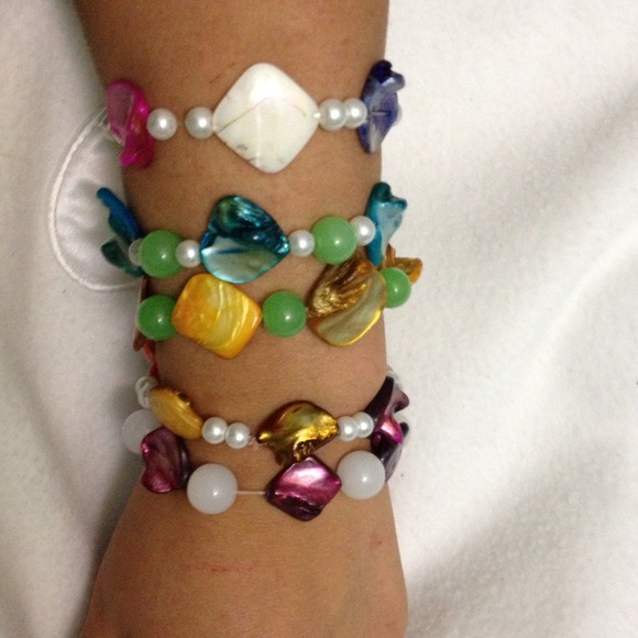 CLEARANCE!!! Seashell bracelet. 4 pcs