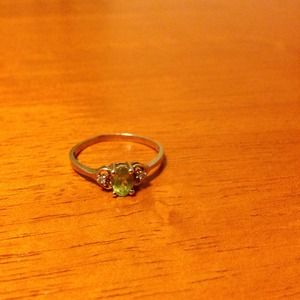REAL 10K Gold and peridot ring
