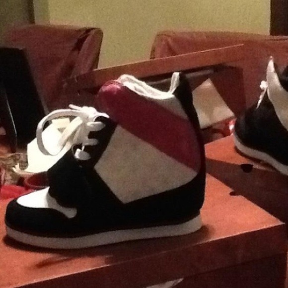 Wedge sneakers