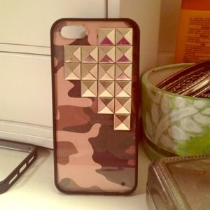 IPhone 5 camo pyramid studded case