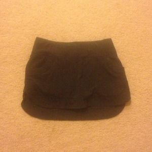 Lulemon black skirt size 4 like new!!