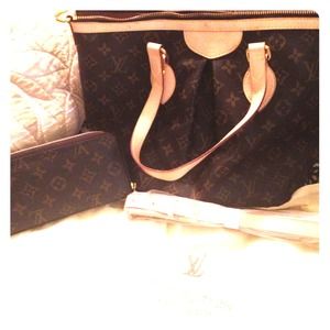 Inspired Louis Vuitton purse and wallet.