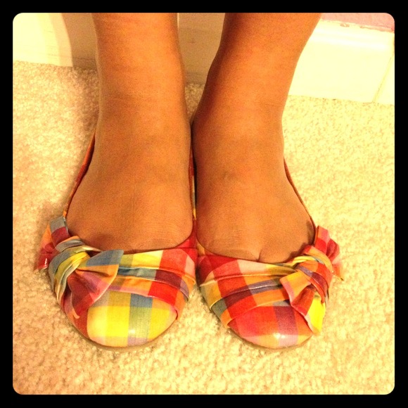 multicolored plaid flats!