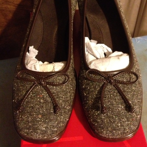 Chocolate speckled wedge