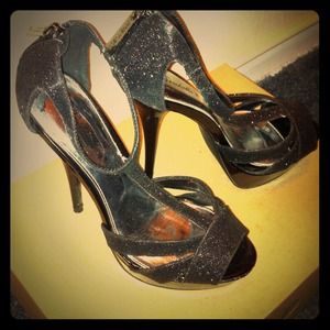 Breckelle's black heels