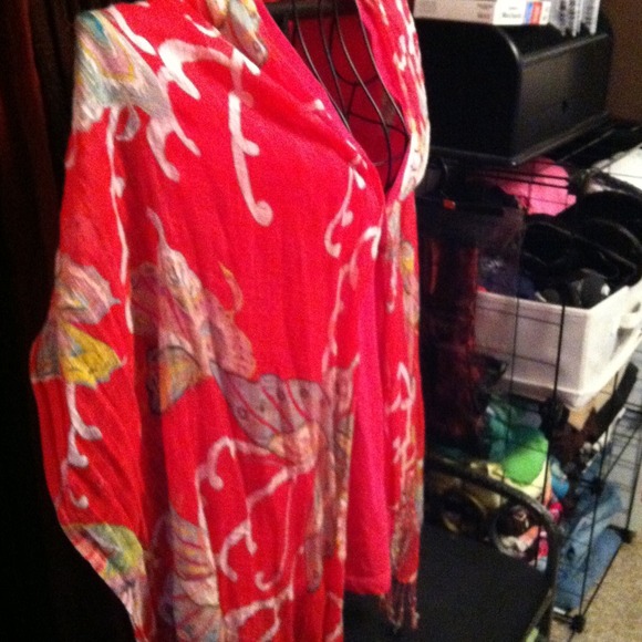 Pink butterfly pattern scarf - Picture 2 of 3