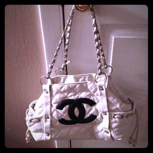 Chanel purse in white