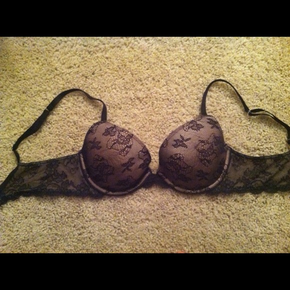 34C Victoria secret biofit Demi uplift bra