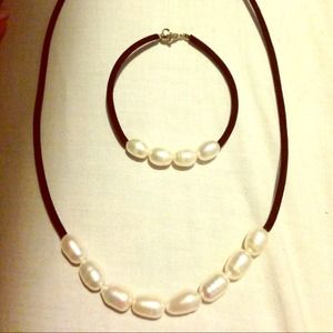 Pearl necklace and bracelet