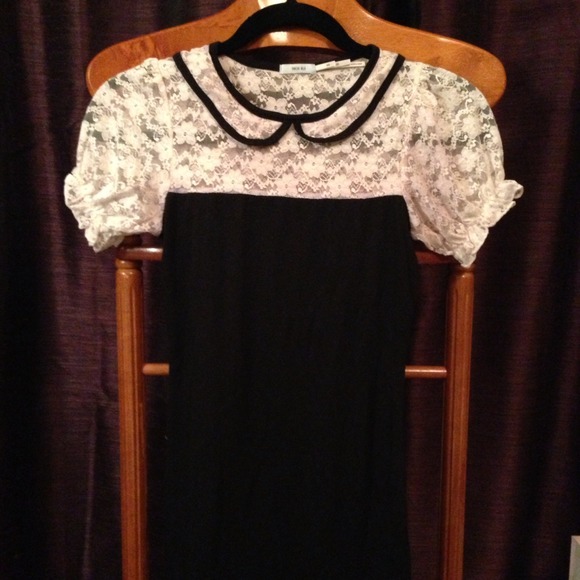 🔴SOLD IN BUNDLE🔴Peter Pan Collar Lace Top. Cute! - Picture 2 of 4