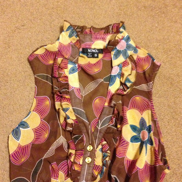 Cute lil Mandarin Collared XOXO Button Down Blouse - Picture 2 of 4