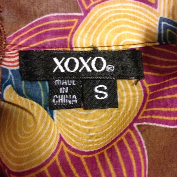 Cute lil Mandarin Collared XOXO Button Down Blouse - Picture 4 of 4