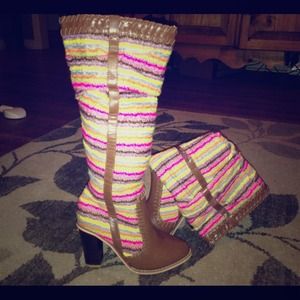Multicolored knit boots