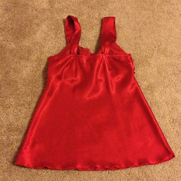 Cute red top!! - Picture 2 of 2