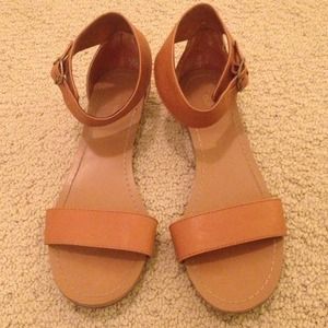 Old Navy Tan Sandals Sz 6