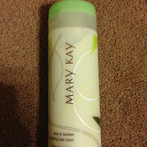 🎉FREE GIFT WITH PURCHASE🎉 of $30.00 or more. ☺ - Picture 4 of 4