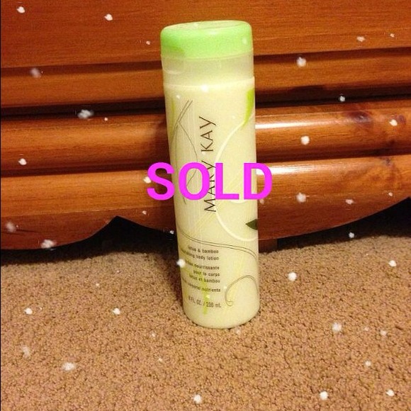 Mary Kay Accessories - 🎉FREE GIFT WITH PURCHASE🎉 of $30.00 or more. ☺