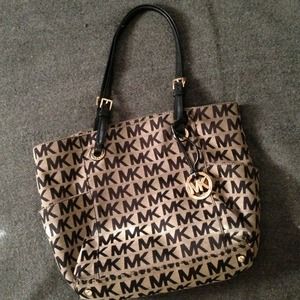 Authentic Michael Kors Bag 👜 LOWER PRICE