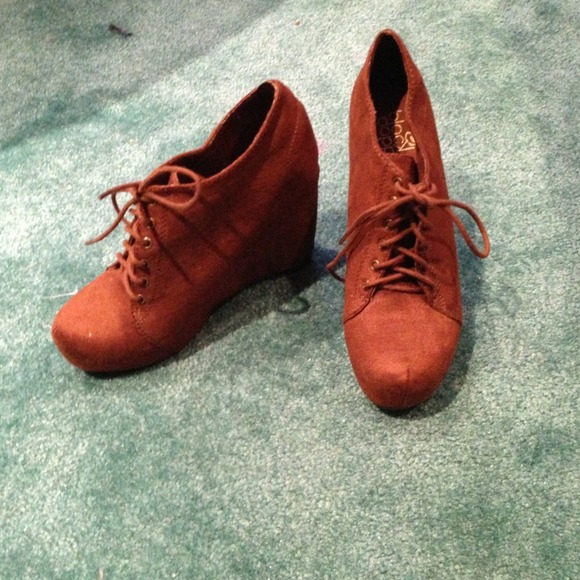 Adorable hidden wedge shoes